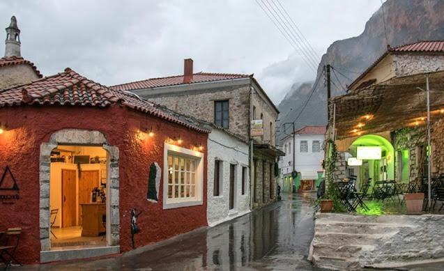 Mitropoli'S Home Leonidio Exterior photo
